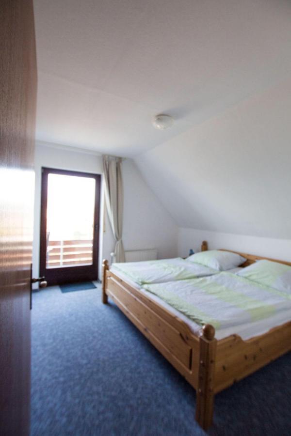 Ferienwohnungen-Neue-Tiefe-Wohnung-Kleiderbuegel Neue Tiefe Fehmarn 外观 照片